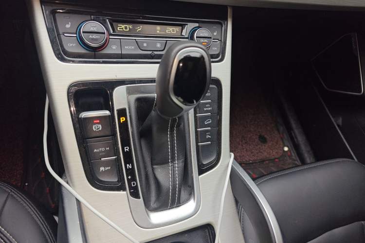 Used Geely Auto Emgrand X7 Sport 2018 Revised Version 1.8TD Automatic Two-Wheel Drive Smart Connectivity 4G-Enabled Edition
