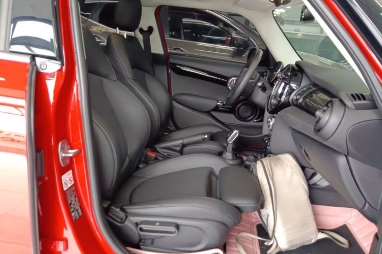 Used MINI MINI 2021 1.5T COOPER Classic Edition Five-Door Version
