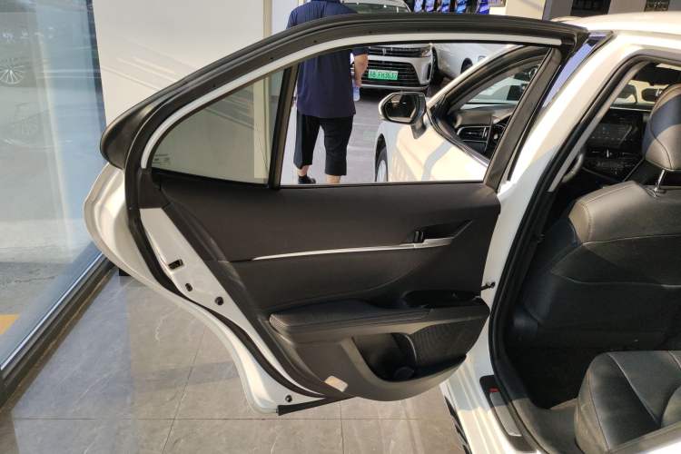 Used Toyota Camry 2023 2.0G Luxury Edition
