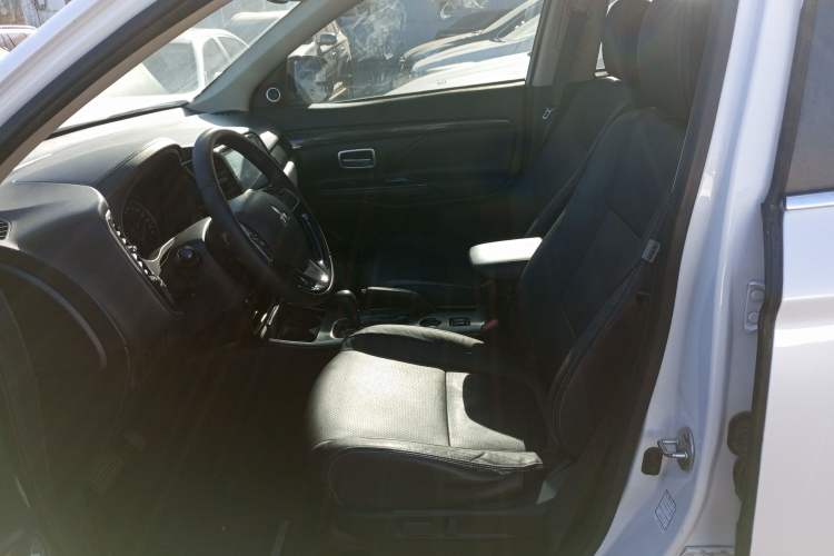 Used Mitsubishi Outlander 2018 2.0L Two-Wheel Drive Glory Edition 5 Seats