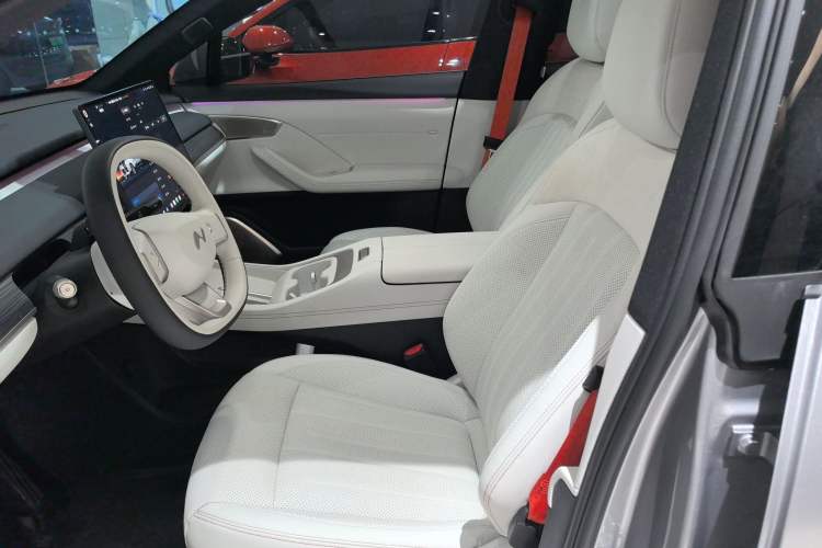 Used ONVO L60 2024 60 kWh Rear-Drive Version
