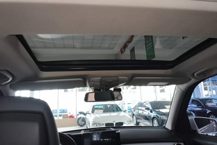 Used Mercedes-Benz GLK-Class 2013 GLK 300 4MATIC Dynamic Sunroof Model