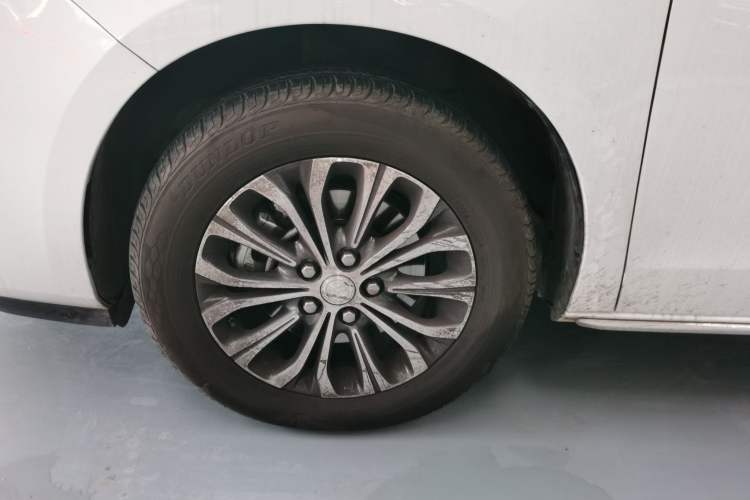 Used Buick GL8 2023 Facelifted Land Cruiser Executive Luxury Version
