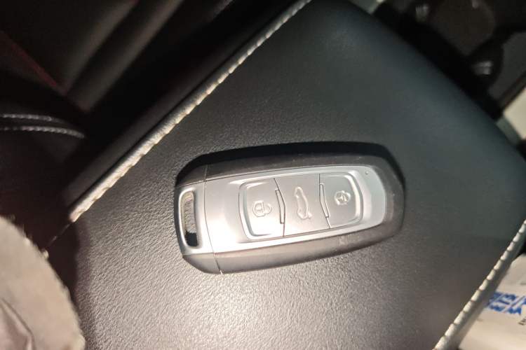 Used Geely Auto Emgrand X7 Sport 2018 1.8TD Automatic Two-Wheel Drive Smart Connect 4G Internet Edition
