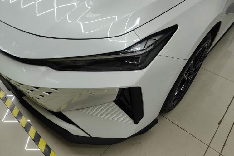 Used Changan UNI-V iDD 2024 Blue Whale Smart Electric iDD 136km Luxury Model