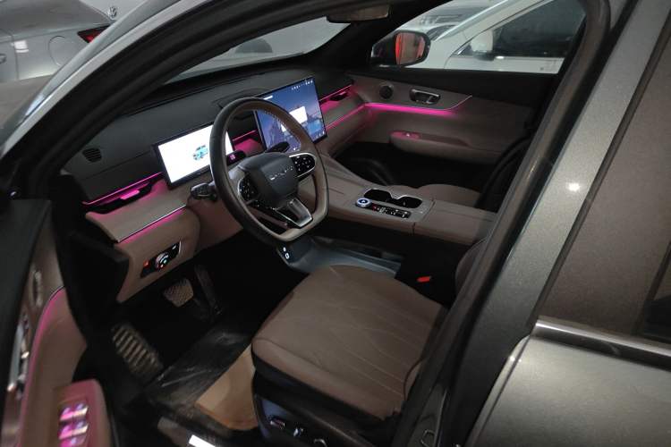 Used Chery Tiggo 8 PLUS 2025 290TGDI DCT Prestige 5-Seater
