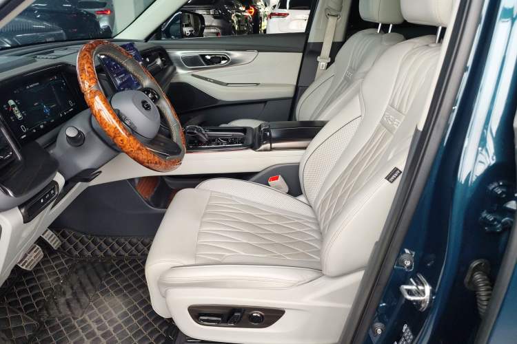 Used GAC Trumpchi GS8 2022 Dual-Engine Series 2.0TM Four-Wheel Drive Prestige Edition (6 Seats)
