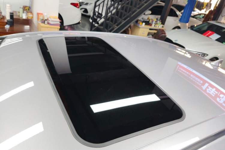 Used Toyota Avalon 2023 Dual-Engine 2.5L Luxury Edition