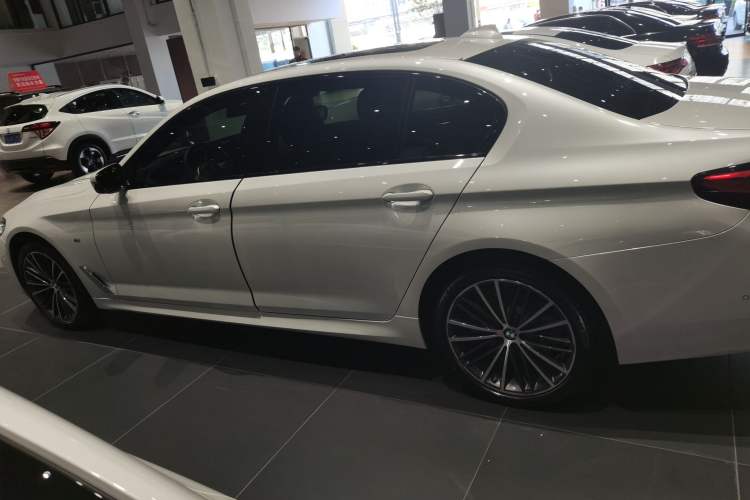 Used BMW 5 Series 2022 Second Facelift 530Li Leading Edition M Sport Package
