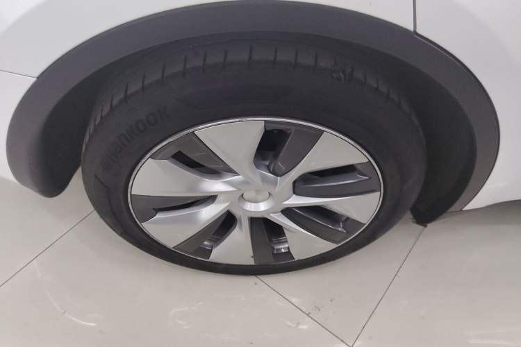 Used Tesla Model Y 2022 Long-Range All-Wheel-Drive Version