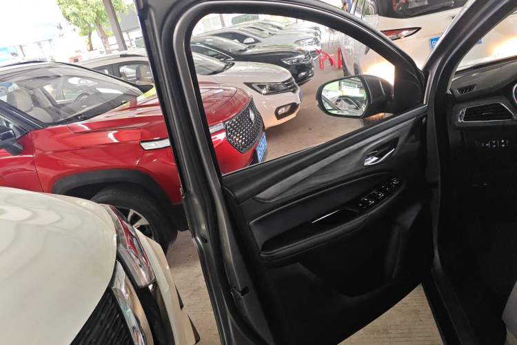 Used Baojun 730 2019 1.5T CVT Flagship Model 7 Seats China VI Emission Standard
