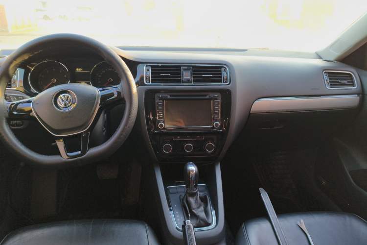 Used Volkswagen Sagitar 2016 230TSI 25th Anniversary Edition
