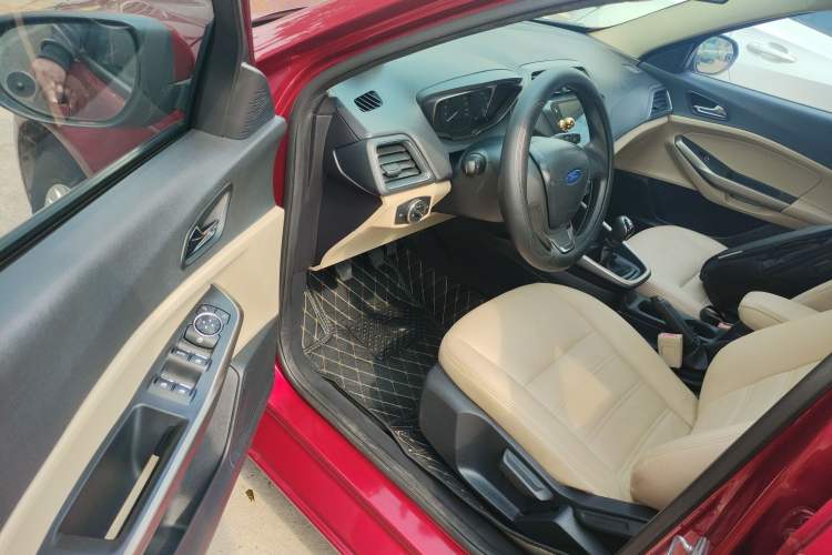 Used Ford Escort 2015 1.5L Manual Comfort Model
