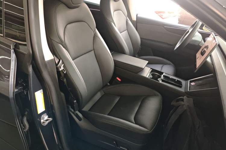 Used Tesla Model Y 2025 Rear-Wheel-Drive Version