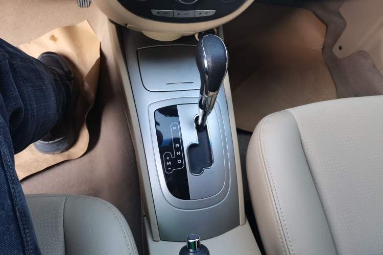 Used Buick Excelle 2013 1.5L Automatic Classic Model
