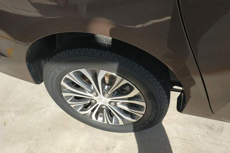 Used Buick GL8 2021 Land Cruiser Executive Class 652T Comfort Model