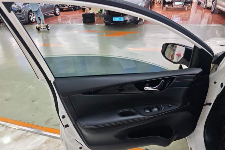 Used Nissan Tiida 2021 1.6L CVT Cool Edition
