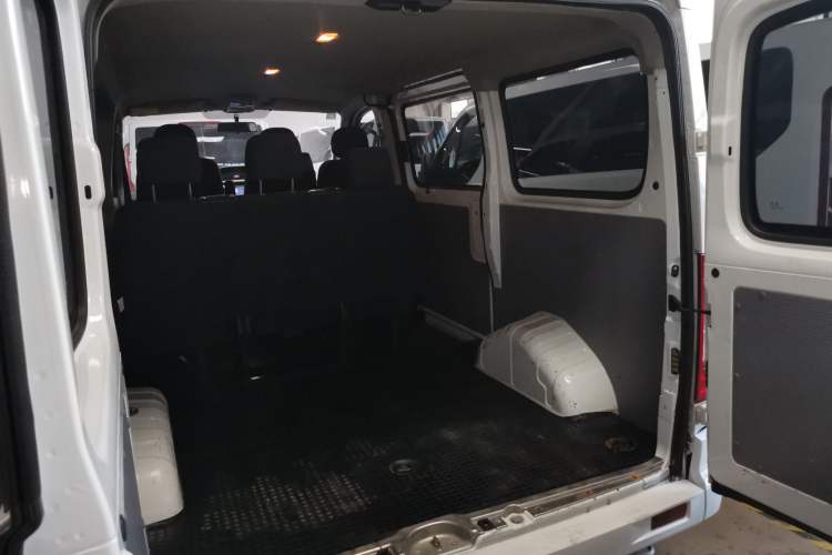 Used SAIC MAXUS Xintu V80 2021 2.0T Manual Classic Aoyuntong Short Wheelbase Ultra-Low Roof 5/6-Seater
