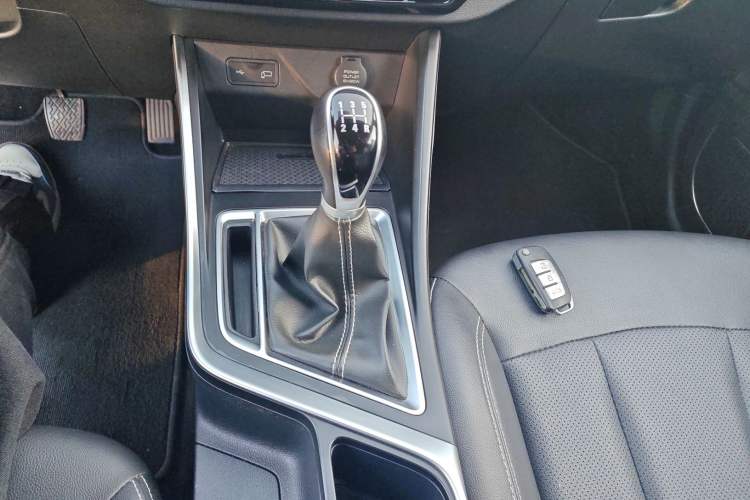 Used Geely Auto Vision X3 2019 Upgraded Model 1.5L Manual Luxury Version