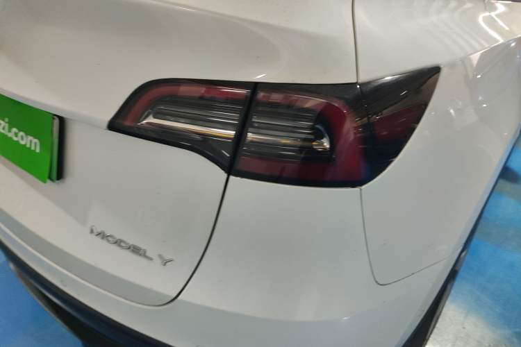 Used Tesla Model Y 2021 Long-Range All-Wheel-Drive Version