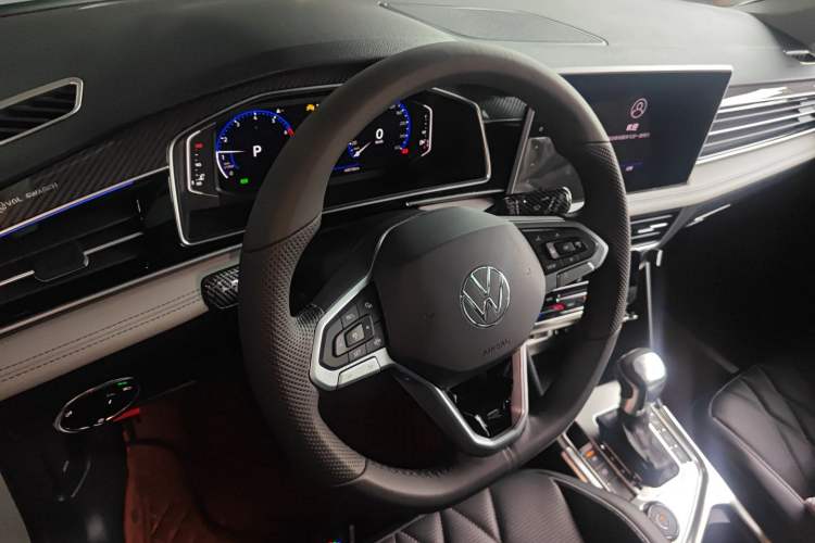 Used Volkswagen Tiguan L 2024 380TSI Automatic All-Wheel Drive R-Line Enhanced 7-Seater