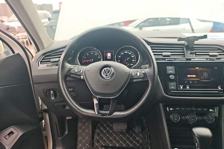 Used Volkswagen Tiguan L 2019 330TSI Automatic Two-Wheel Drive Smart Luxury Version China VI Standard
