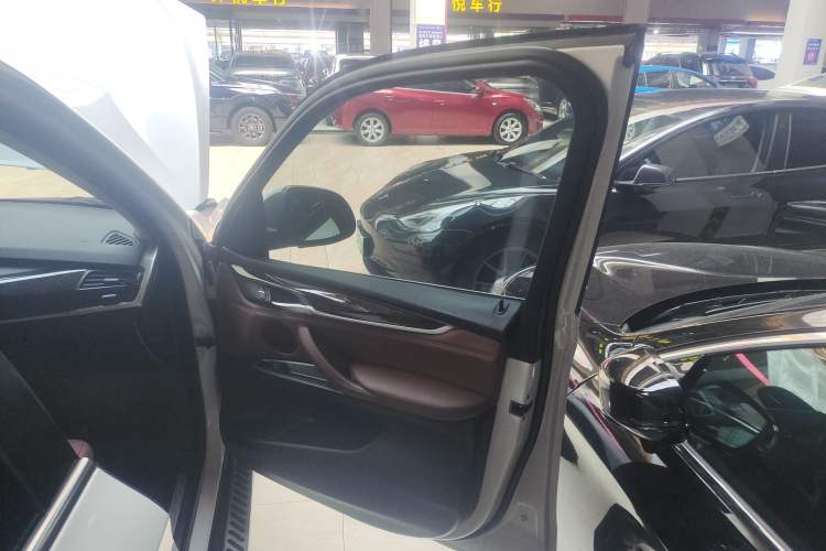 Used BMW X5 2015 xDrive28i
