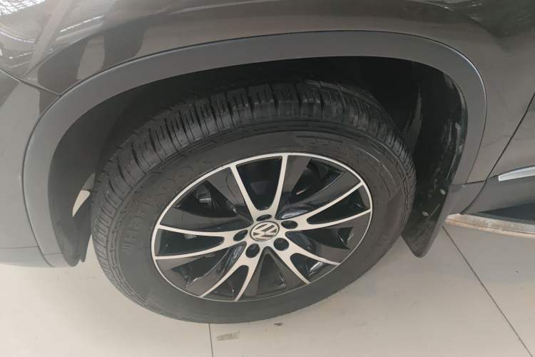 Used Volkswagen Tiguan 2015 2.0 TSI Automatic All-Wheel Drive Luxury Edition
