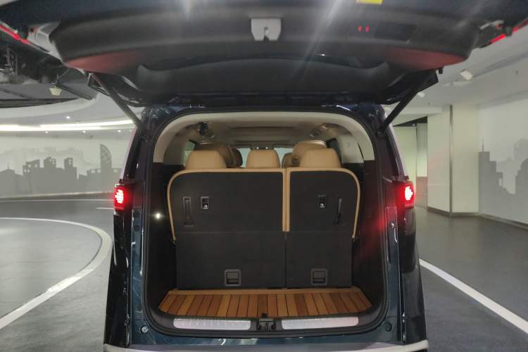 Used Denza D9 2024 DM-i 980 Four-Wheel Drive Prestige Model
