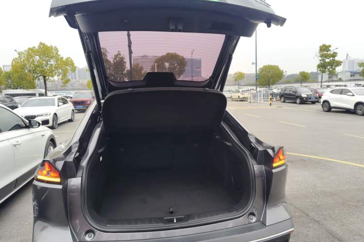 Used  SL03 2023 200Max Range-Extended Version
