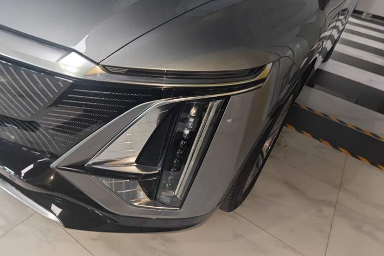 Used Cadillac LYRIQ 2022 Rear-Drive Long-Range Luxury Edition
