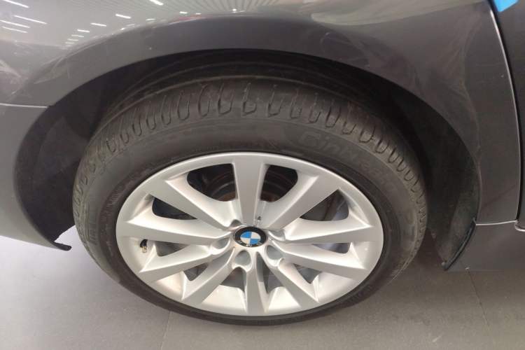 Used BMW 5 Series 2015 535Li Leading Model
