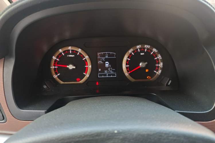 Used FORTHING Lingzhi 2019 Facelifted M5L 1.6L 7-Seater Base Model China VI Standard
