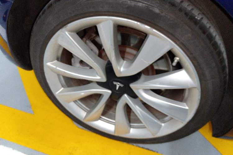 Used Tesla Model 3 2019 Long-Range Rear-Wheel-Drive Version
