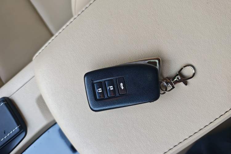 Used Lexus ES 2014 300h Elite Edition