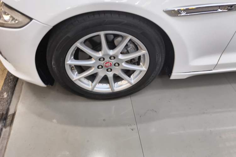 Used Jaguar XJ 2015 XJL 3.0 SC Two-Wheel-Drive Panoramic Business Edition