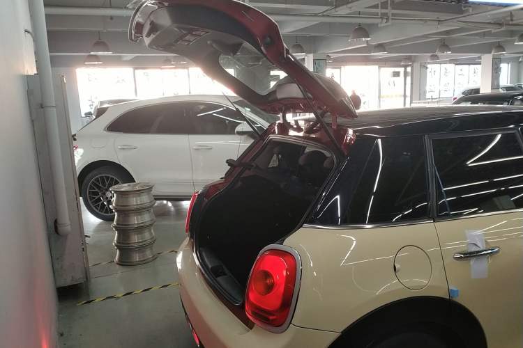 Used  MINI 2015 1.5T COOPER Fun Five-Door Edition
