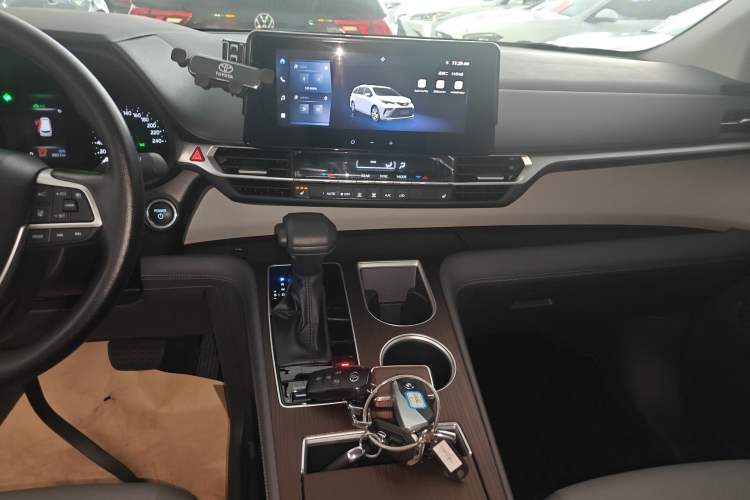 Used Toyota Granvia 2024 2.5L Hybrid Comfort Edition
