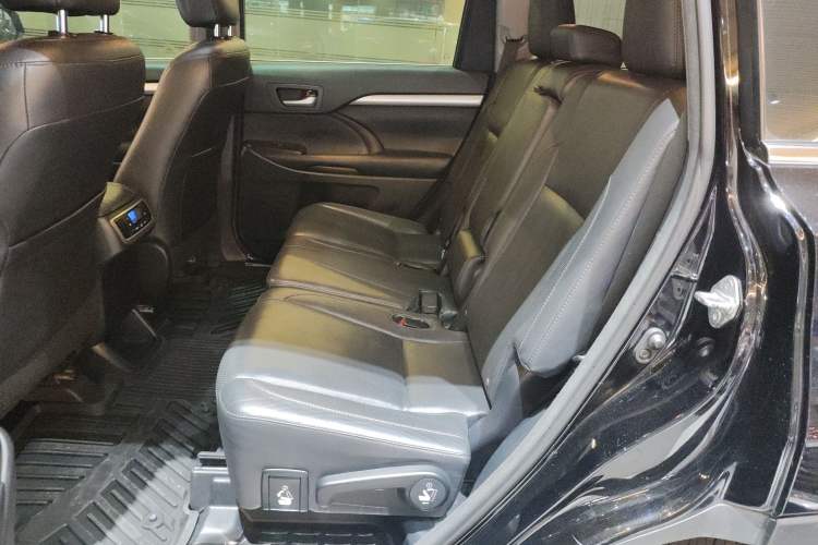 Used Toyota Highlander 2017 2.0T Four-Wheel Drive Luxury Edition 7 Seats
