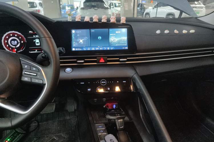 Used Hyundai Elantra 2022 1.5L CVT LUX Prestige Edition
