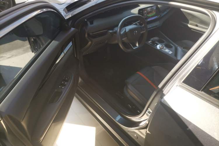 Used Changan UNI-V 2024 1.5T Prestige Edition
