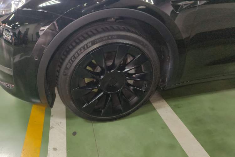 Used Tesla Model Y 2021 Long-Range All-Wheel-Drive Version
