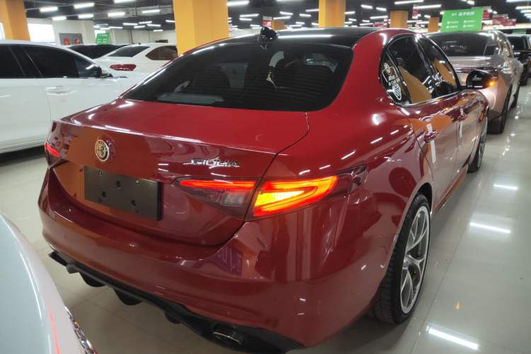 Used Alfa Romeo Giulia 2017 2.0T 200HP Luxury Edition
