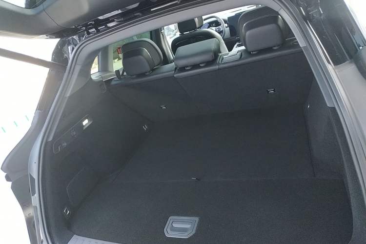 Used Zeekr 7X 2025 100 kWh Long-Range Rear-Wheel Drive with Intelligent Driving Features
