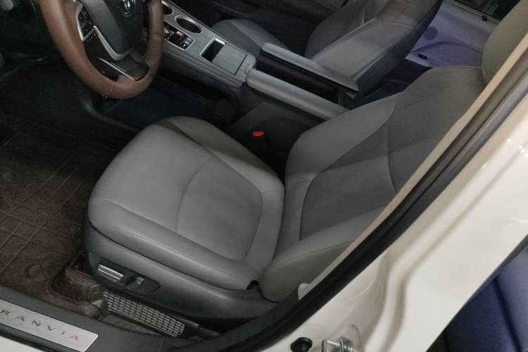 Used Toyota Granvia 2022 2.5L Hybrid Premium Edition