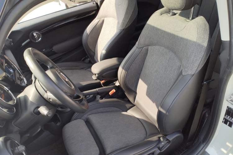 Used  MINI 2019 1.5T COOPER Classic Edition
