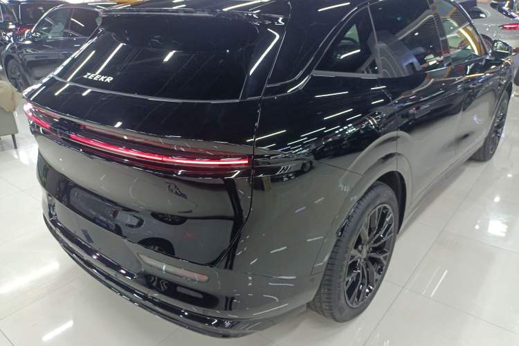 Used Zeekr 7X 2025 100 kWh Long-Range Rear-Wheel Drive with Intelligent Driving Features
