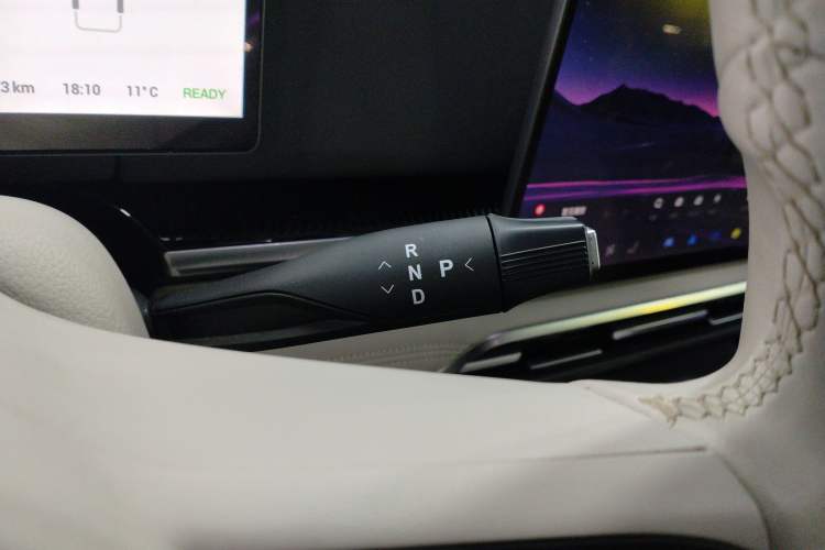 Used VOYAH Dream 2025 PHEV Four-Wheel-Drive Flagship Kunpeng Edition
