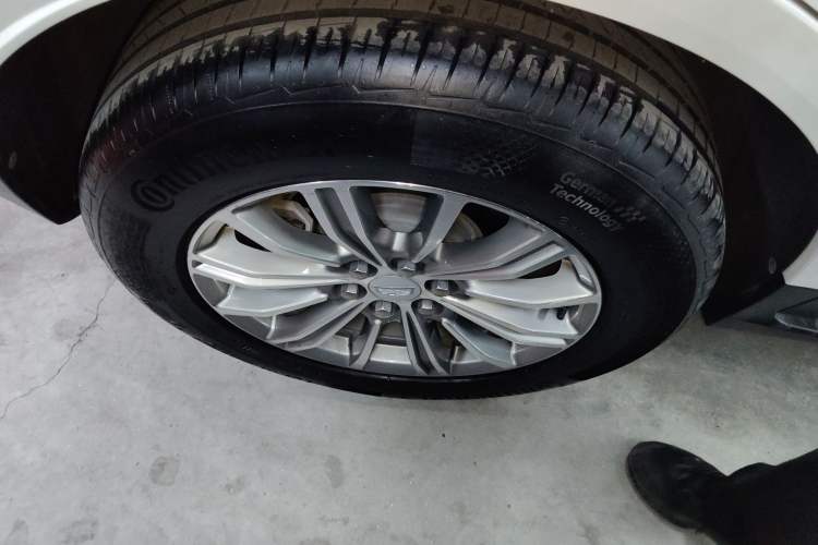 Used Cadillac XT5 2017 Anniversary Edition 25T Luxury Model
