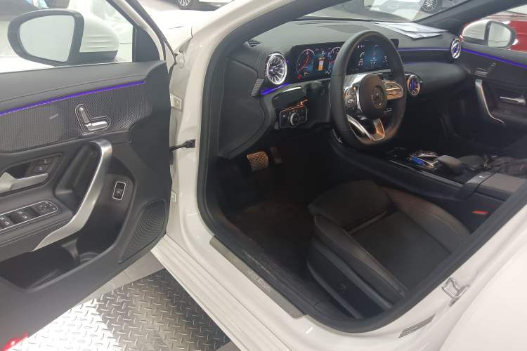 Used Mercedes-Benz A-Class 2022 Revised Version A 200 L Sport Sedan Fashionable Style